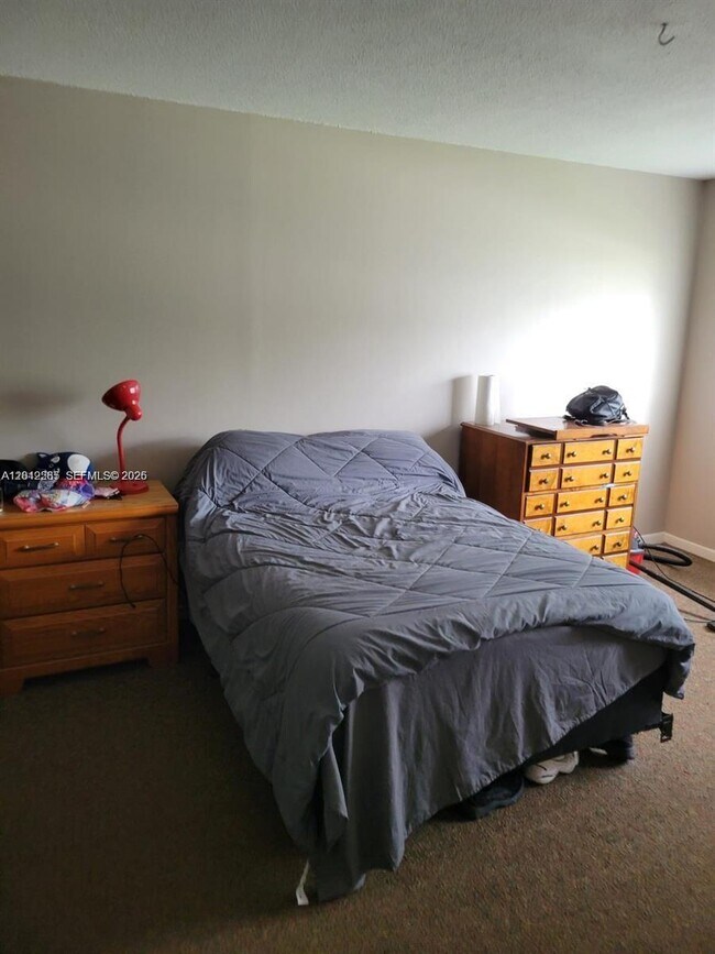 Foto del edificio - 4200 NW 3rd Ct