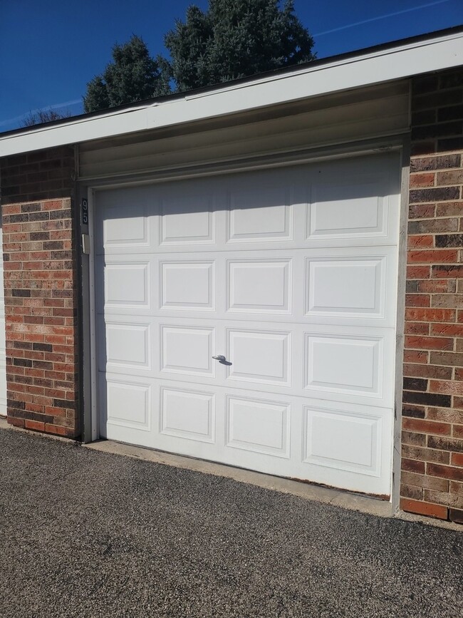Building Photo - 4312 W Shamrock Ln