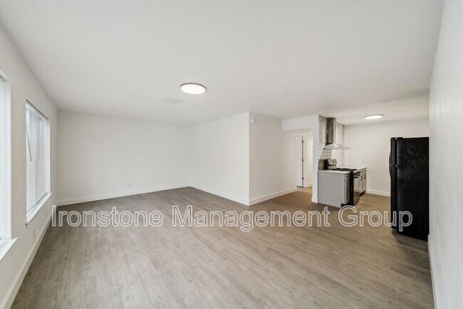 Building Photo - 4525 E 31st St