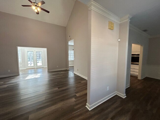 Foto del edificio - 156 Morallion Hills - Available Now!  3BDR...