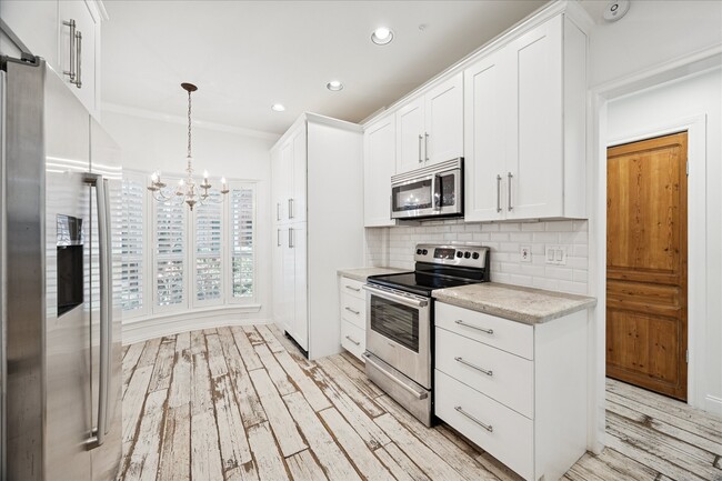 Building Photo - 854 Augusta Dr