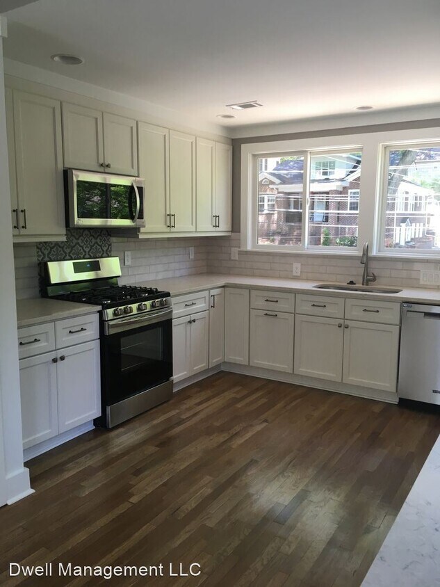 Building Photo - 2 br, 2 bath House - 397 8th Street NE