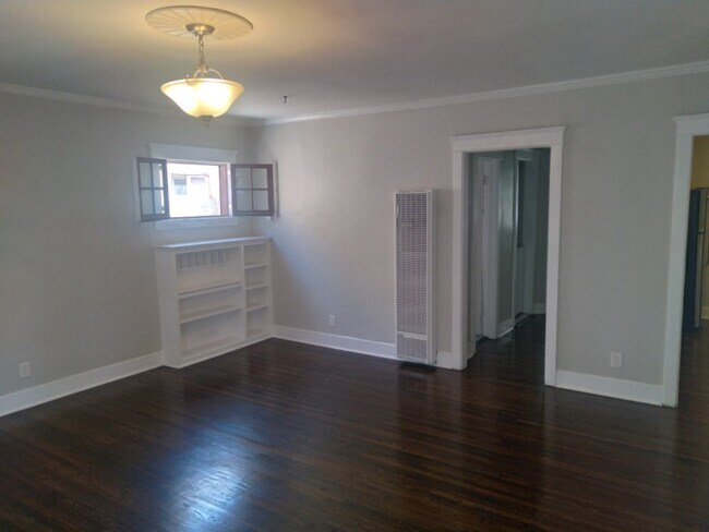 Foto del edificio - 1004 E 1st St