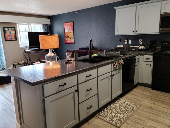 Foto del edificio - 175 Hurd Ln