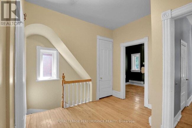 Building Photo - 205 Flora St
