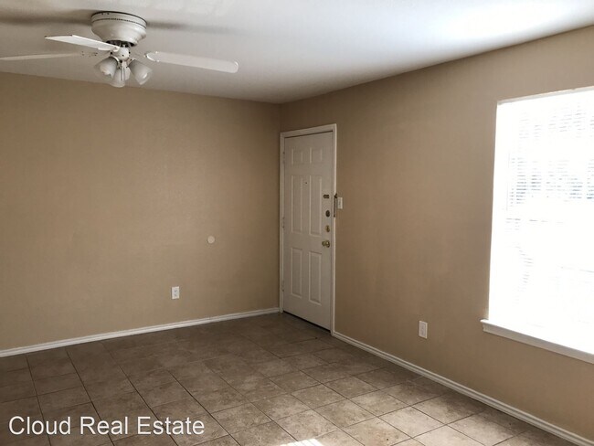 Building Photo - 1703 Benttree Dr