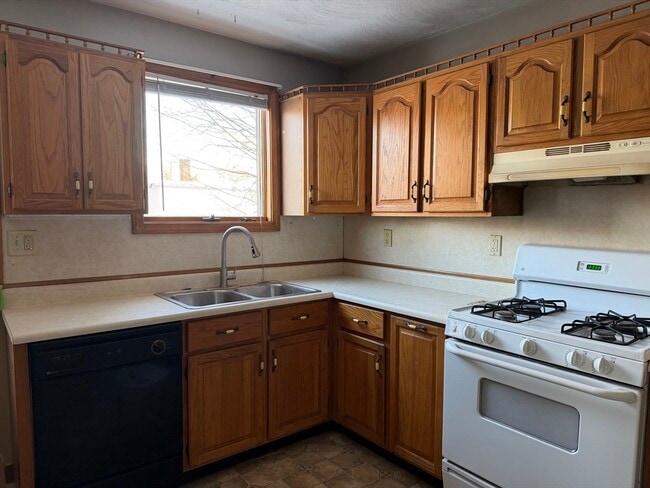 Building Photo - 346 Lovell St