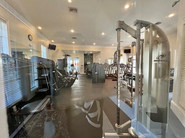 Building Photo - 8300 Elm Park Dr