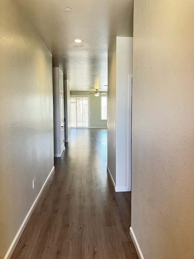 Foto del edificio - Modern 3-Bedroom, 2-Bath Home with Window ...