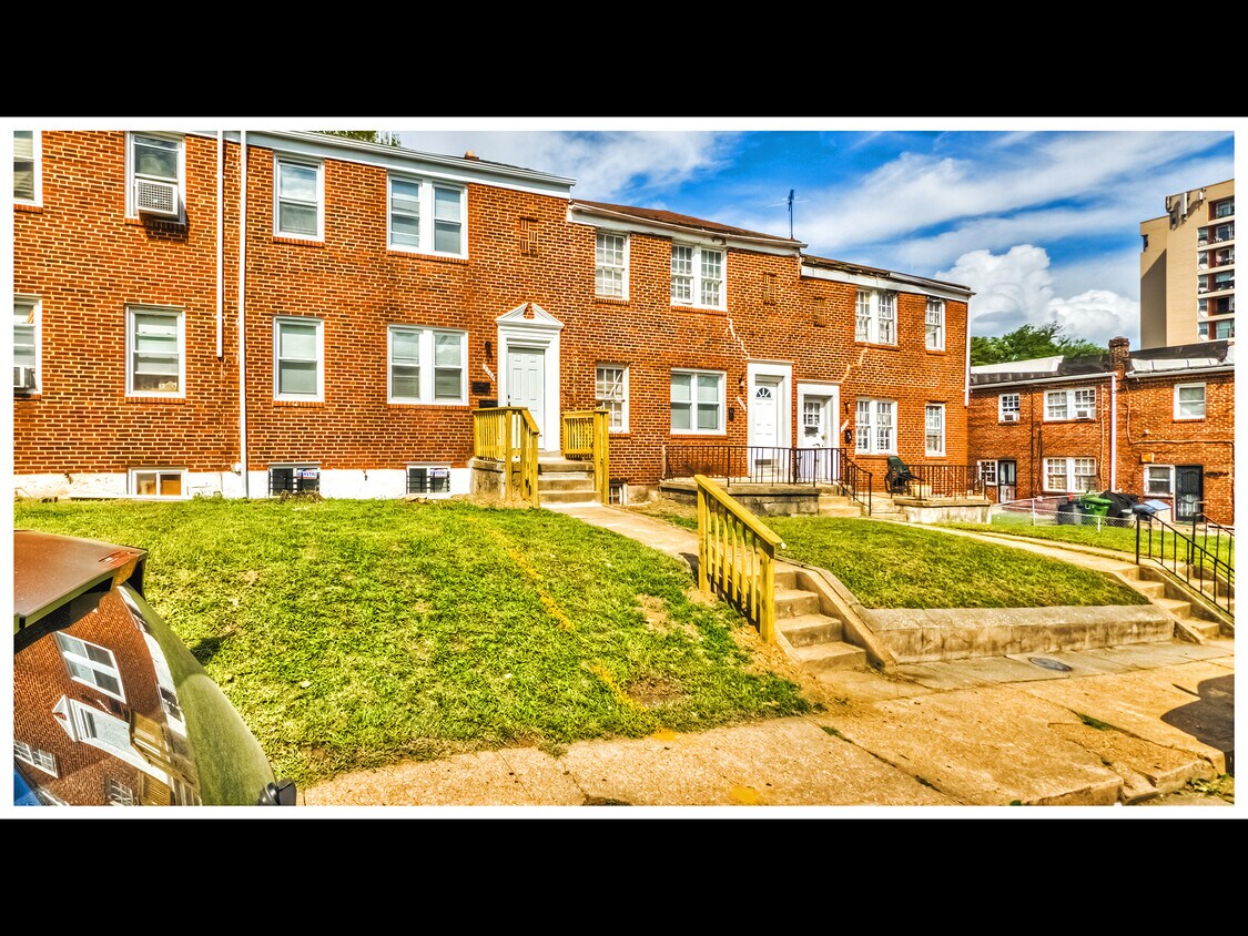 Primary Photo - 3704 W Franklin St