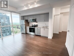 Building Photo - 10 Meadowglen Pl