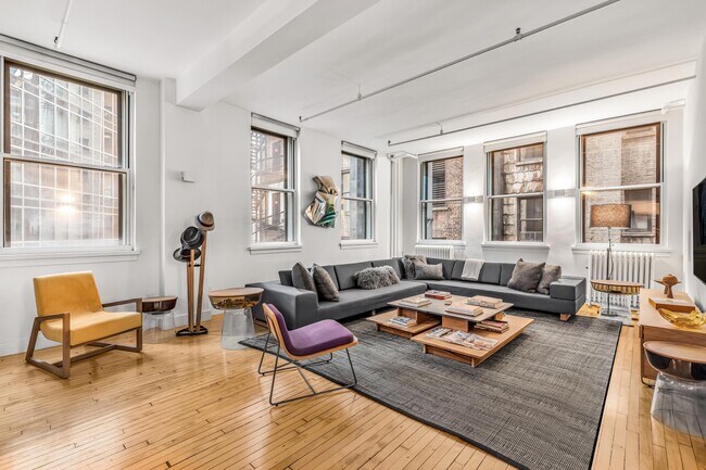 Building Photo - 14 E 33rd St