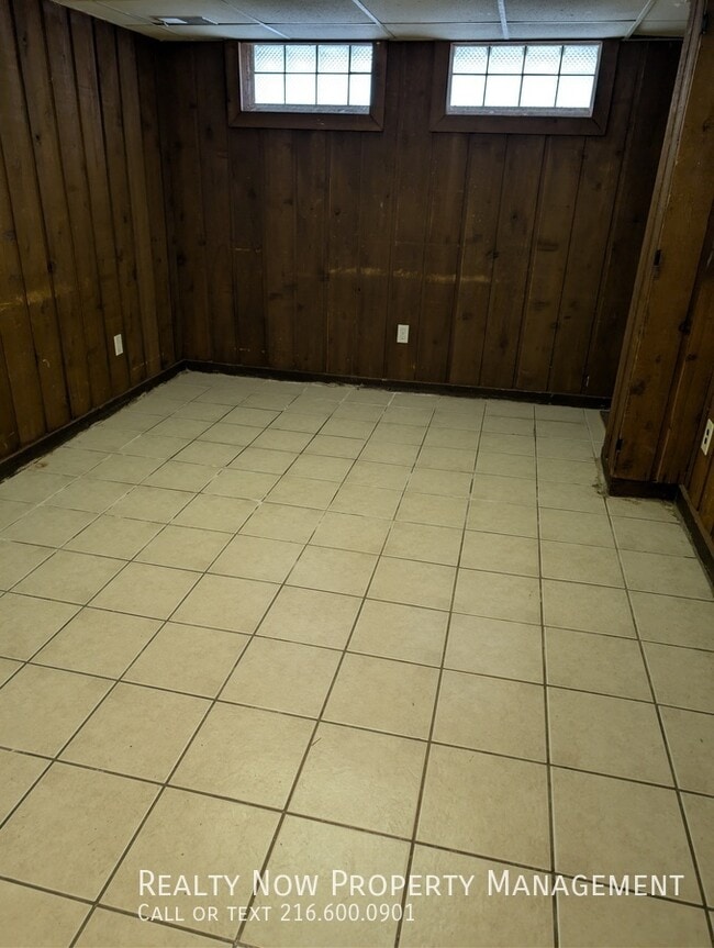 Building Photo - 13604 Oak Park Blvd