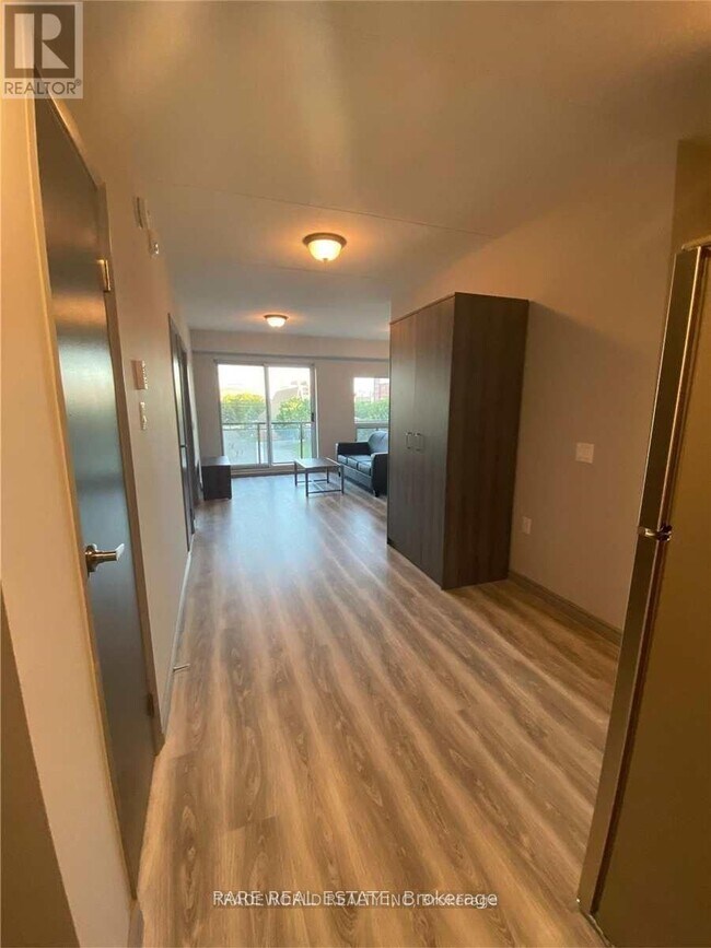 Building Photo - 275 Larch St