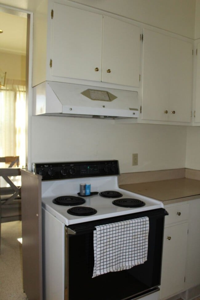 Building Photo - 600 E 21st St