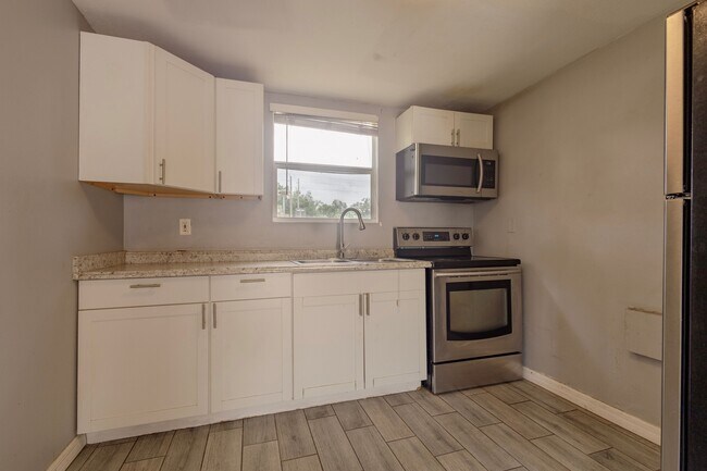 Building Photo - 1720 4th Ave E
