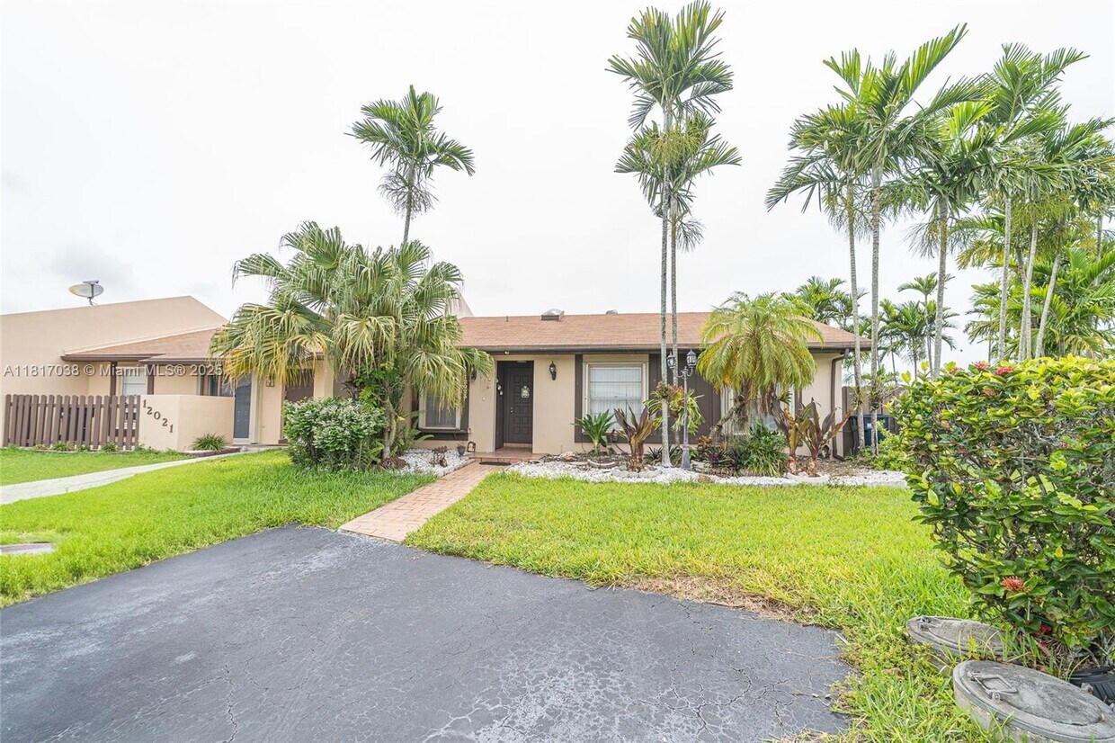 Primary Photo - 12023 SW 110th St Cir E