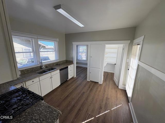 Foto del edificio - 1584 E Thompson Blvd