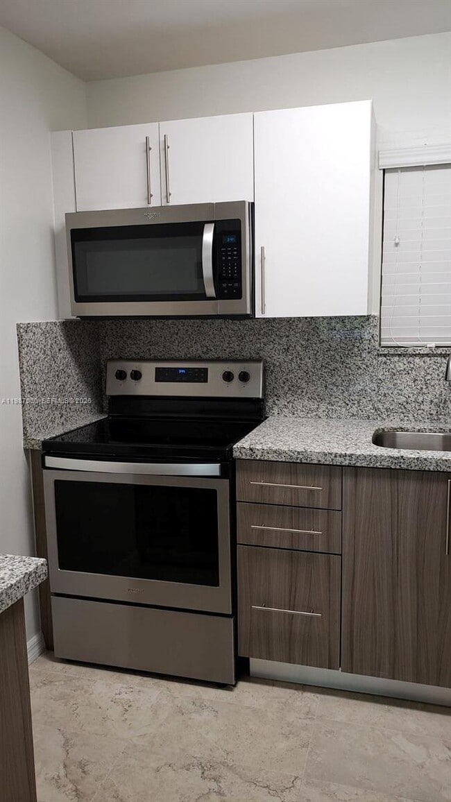 Building Photo - 7470 Miami Lakes Dr