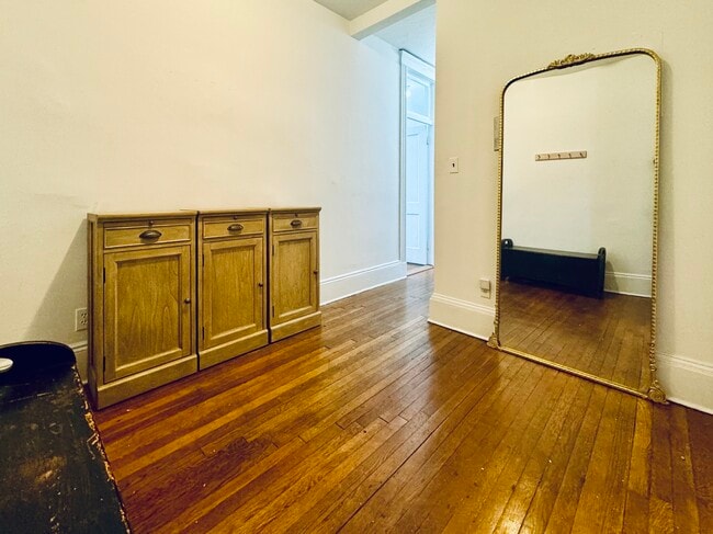 Building Photo - 116 Warren St