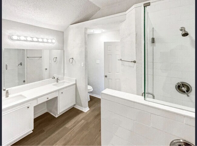 Foto del edificio - 6808 Driffield Cir E