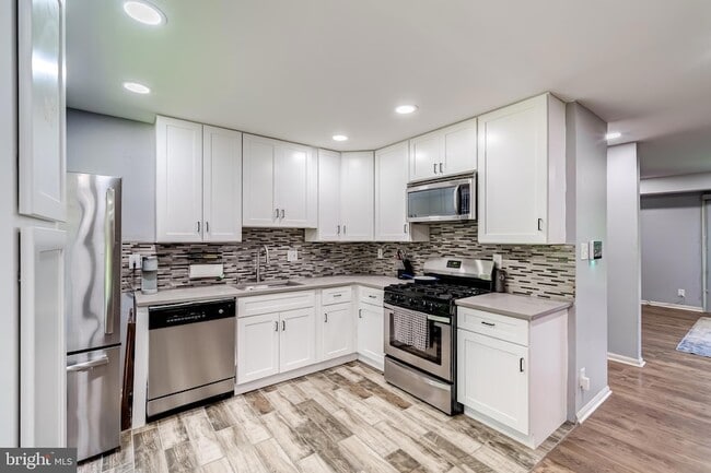 Foto del edificio - 6012 Westchester Park Dr