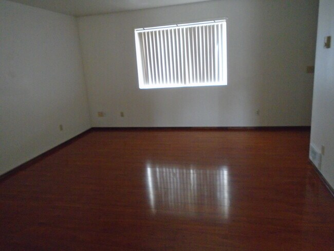 Building Photo - 550 Deer Meadow Ct