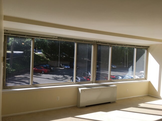 Building Photo - 1210 N Taft St