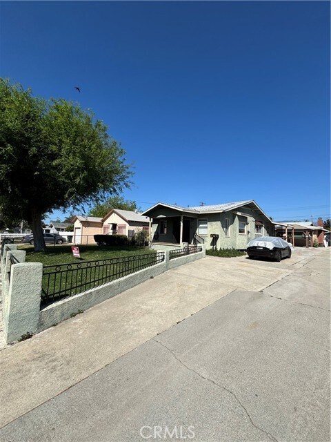 Foto del edificio - 646 W Belmont St