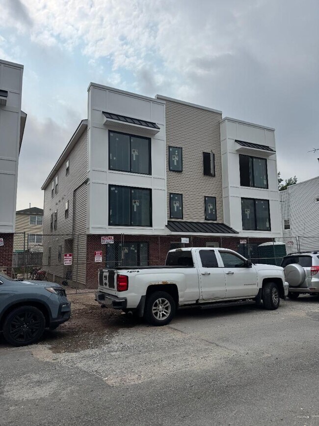 Building Photo - 225 4th St
