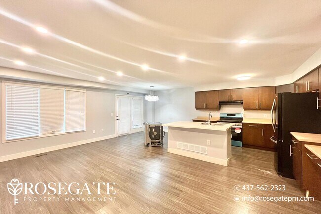 Building Photo - Elegant 4-Bed 2.5-Bath Townhouse with 2,00...