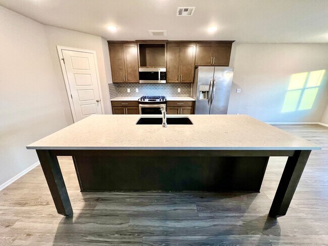 Foto del edificio - 4 Bed/ 2 Bath in Stone Horse Neighborhood ...