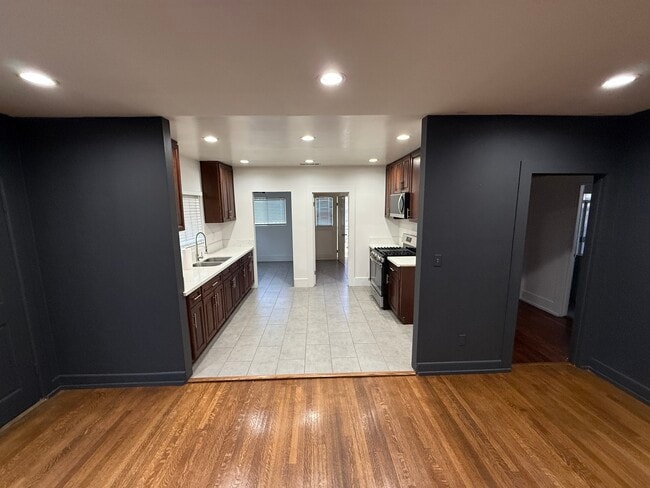 Building Photo - 1493 W 47th St