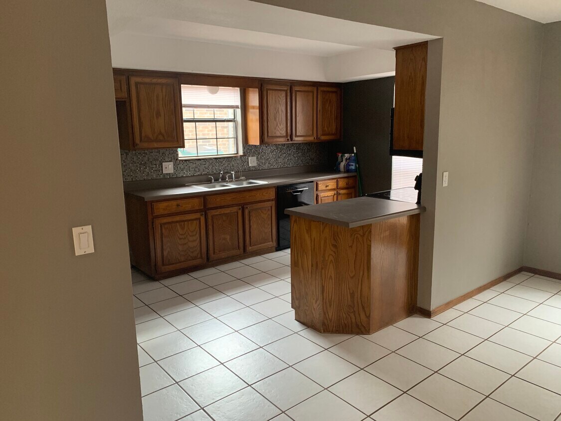 805 NW 139th St, Edmond, OK 73013 House Rental in Edmond, OK