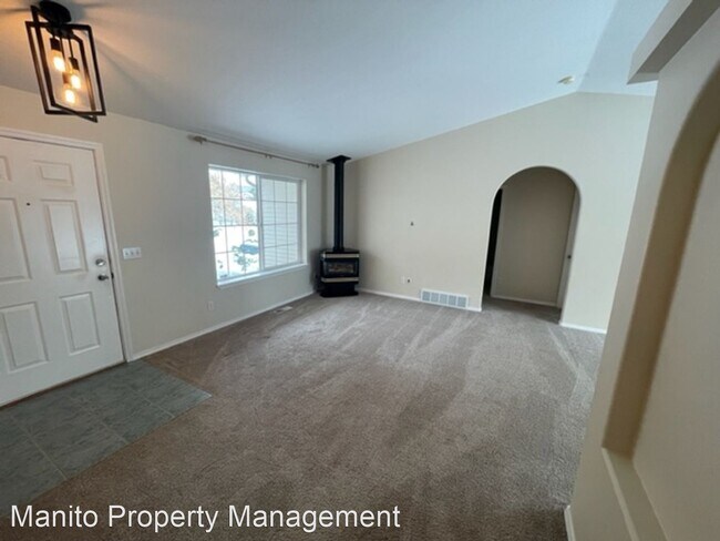 Building Photo - 4 br, 3 bath House - Woodland Park Dr. 801...
