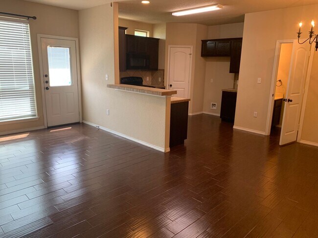 Building Photo - 2 Story Duplex / Interior Washer & Dryer C...