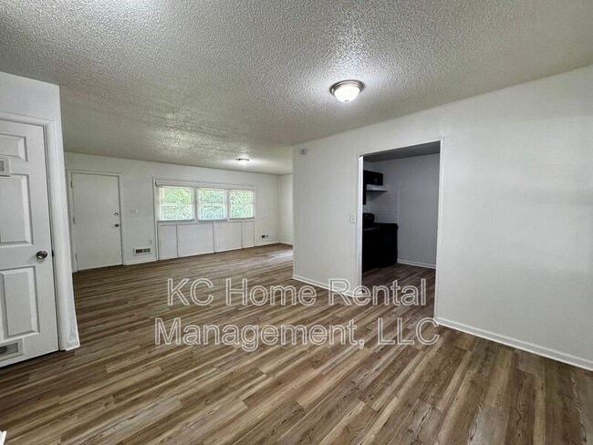 Building Photo - 7507 E 108th St