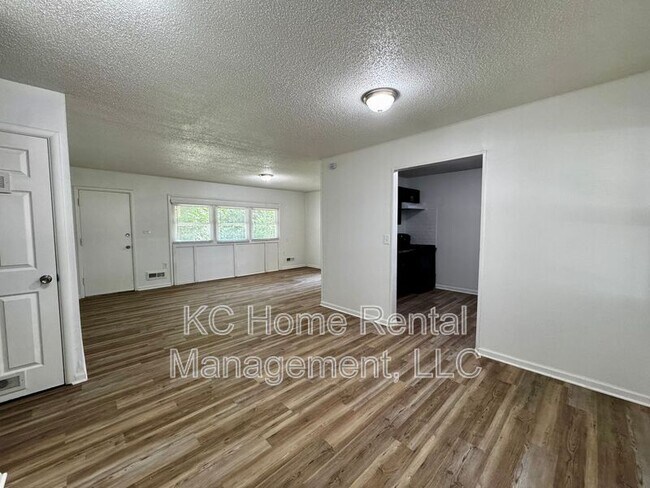 Foto del edificio - 7507 E 108th St