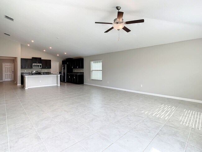 Foto del edificio - Beautiful 4 bedroom 2.5 bathroom Single Family House! Like new!