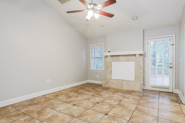 Foto del edificio - 1019 River Stone Ct