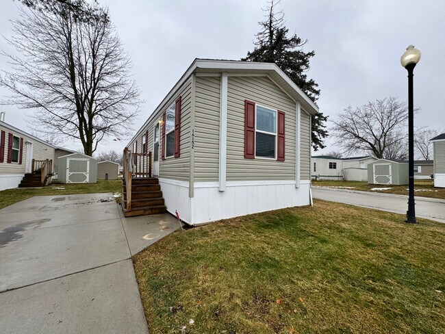 Building Photo - 16152 Notre Dame St