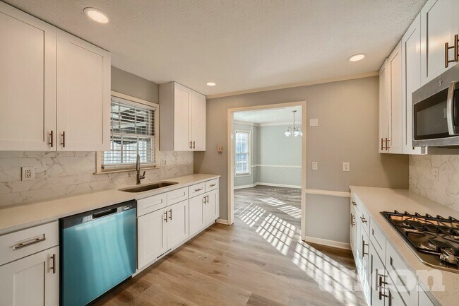 Foto del edificio - 135 Clearbrook Way