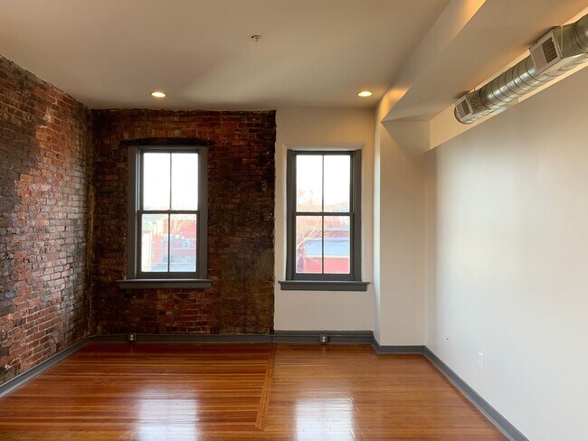 Foto del edificio - 913 Monmouth St