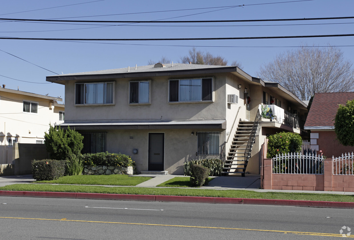 Foto principal - 6400 Stanton Ave