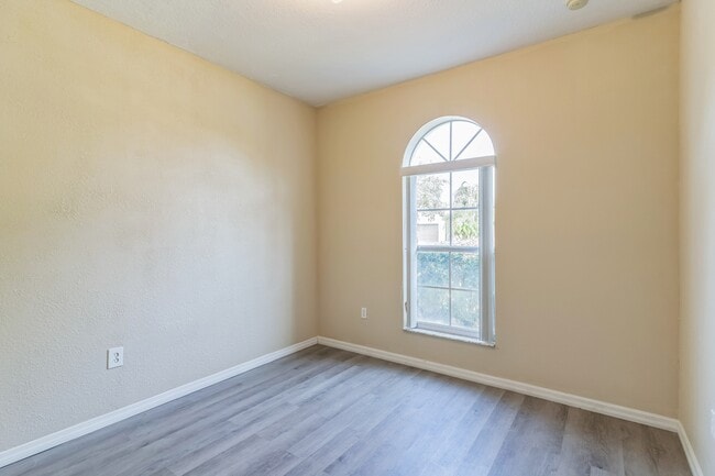 Foto del edificio - 2600 Meadow View Ct