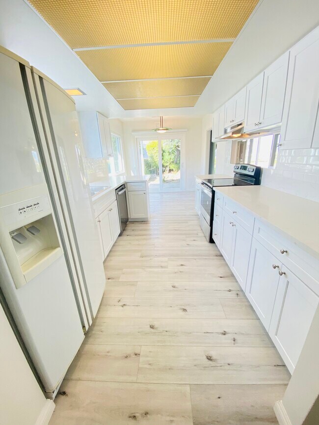 Kitchen - 849 Ridgecrest St