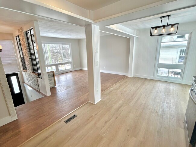 Foto del edificio - 306 Hooper Rd