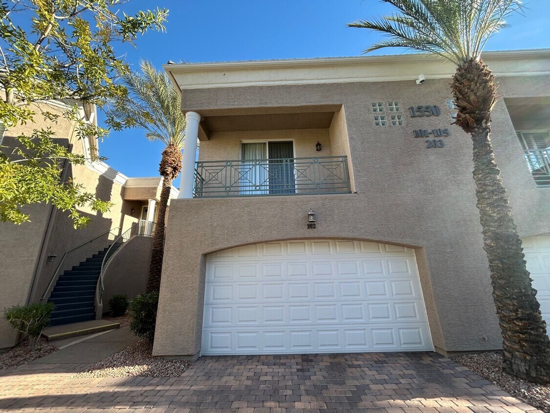 Foto principal - UPPER-LEVEL CONDO WITH BALCONY IN SUMMERLIN