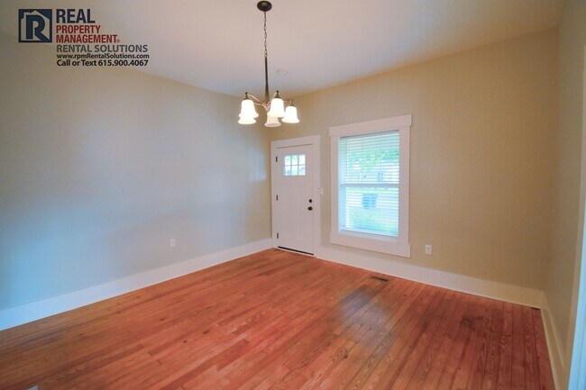 Foto del edificio - Adorable 2 Bedroom Close to MTSU! Washer & dryer and lawncare included