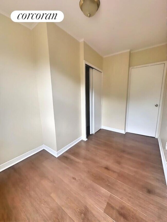 Foto del edificio - 65 Conklin Ave